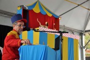 Grupo de Itaja&iacute; apresenta a magia do circo com bonecos